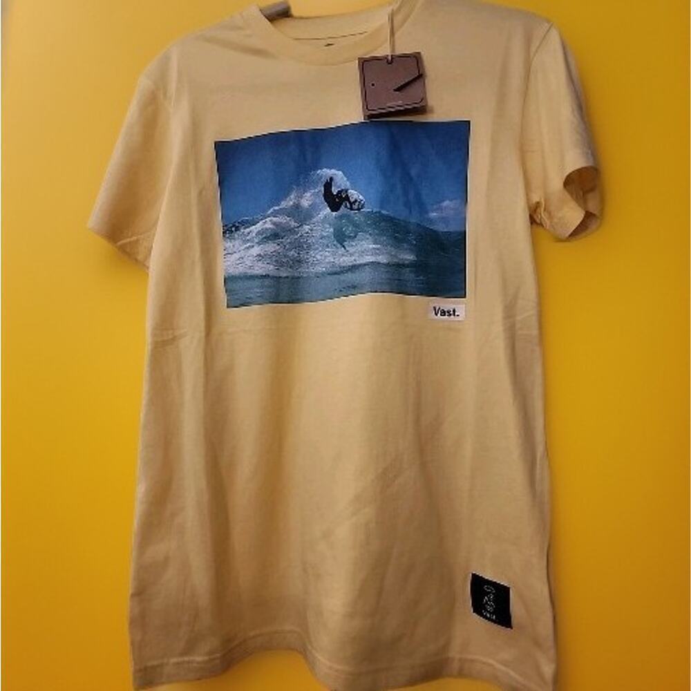 Vast Life Graphic T-Shirt Small Yellow Surfing Beach NWT CR10‎ Excellent New